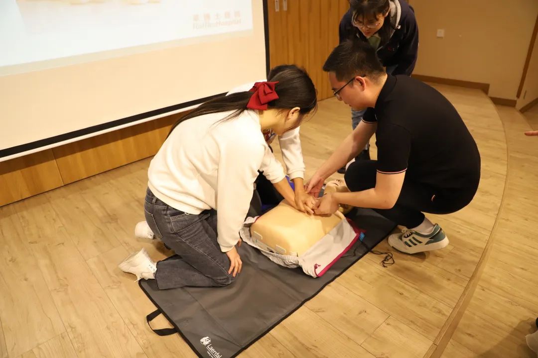 莱佛士医院急救课程丨走进北大资源凯思幼儿园
